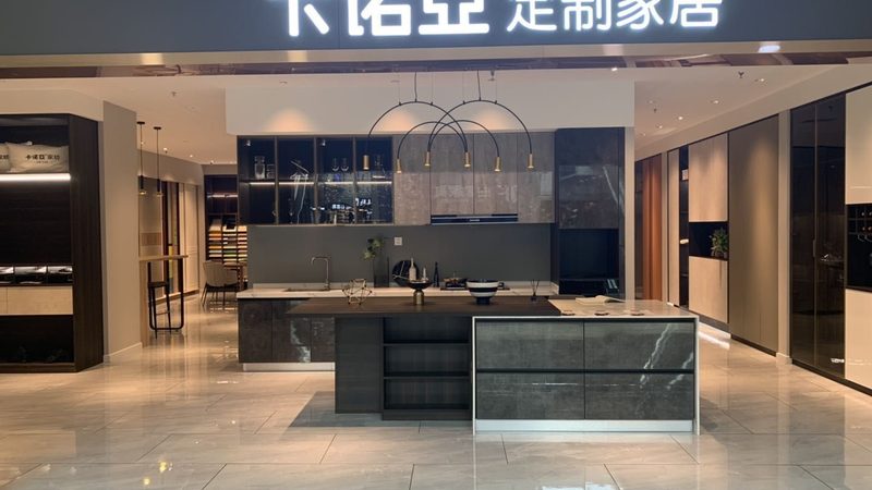 小标题：五金配件，衣柜的隐形支撑